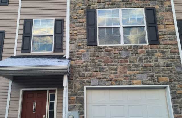 3 bedroom, 2 1/2 bath town home in Waynesboro PA photos photos