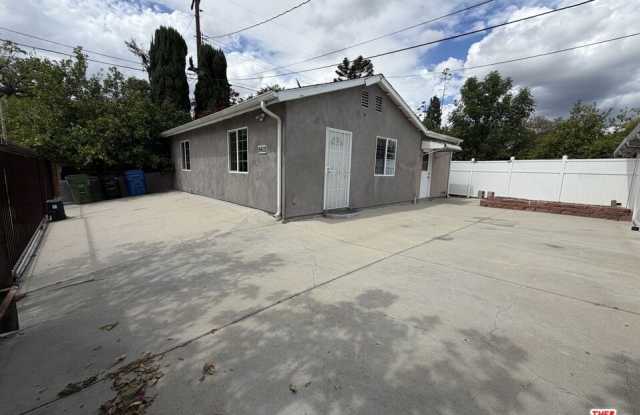 18601 Hiawatha St photos photos