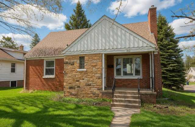 Duluth, MN - 4 bedroom - 3 bathroom - 2 car garage Gallery 1