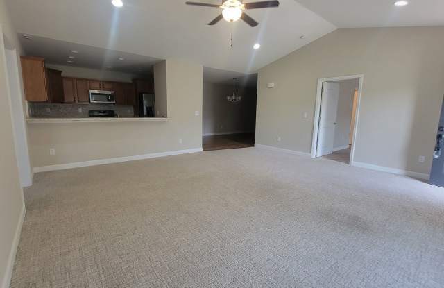 Elegant & spacious 3 bedroom, 2 bathroom condo in Simpsonville Gallery 3