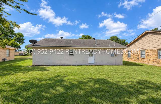 1111 Bittle Lane - Pet Friendly 3 Bedroom Rental Home in Bryan, TX with Recently Renovated Interior, Quartz Countertops and Central AC Gallery 3