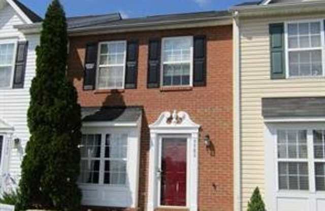 Close to everything! - 9906 West Midland Way, Spotsylvania County, VA 22408