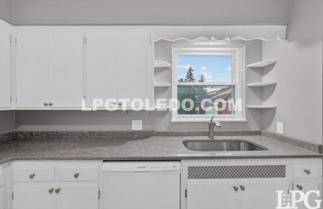 2139 Collinway St.-1. Gallery 3
