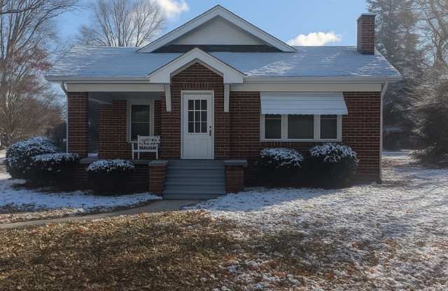 3 bedroom, 1 bath house in Burlington - 511 Alamance Road, Burlington, NC 27215