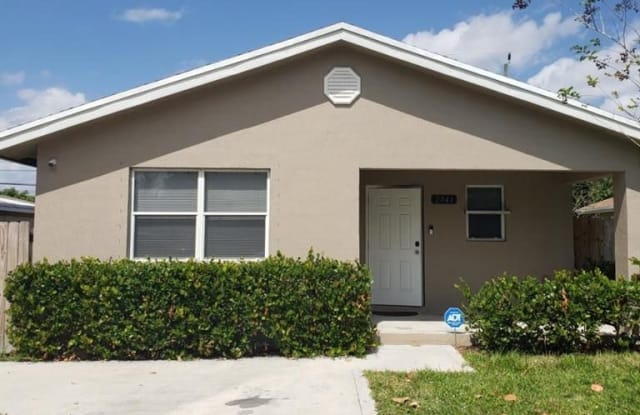 2741 NW 2nd St - 2741 Northwest 2nd Street, Pompano Beach, FL 33069