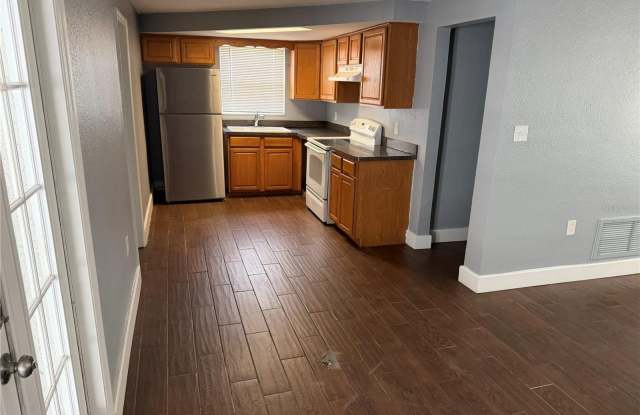 10010 REGENCY PARK Boulevard Gallery 4