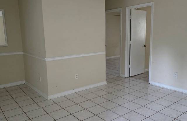 Convenient Living Near Lincoln High – 3725 Sutor Court Gallery 3