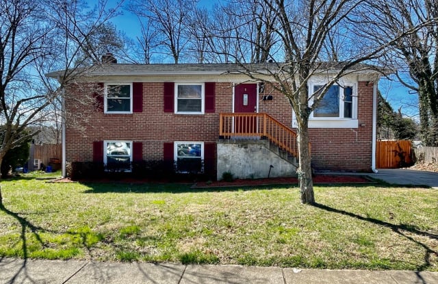 4313 Evergreen Dr - 4313 Evergreen Drive, Dale City, VA 22193