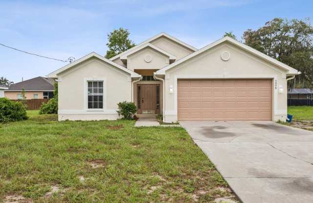 Don't Miss This Move-in Ready 4/2/2 - 5048 Teather Street, Spring Hill, FL 34608