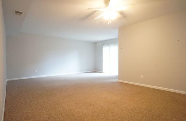 3 Bed/2 Bath Townhouse. On Bus Route to Campus. Parking. Gallery 4