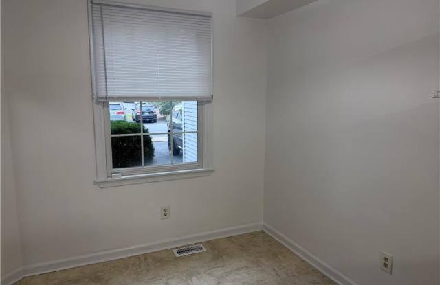 7813 Cross Creek Circle Gallery 4