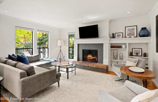 980 E Hyman Avenue unit: 3 photos photos