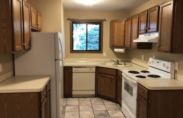7580 Villa Court - 7580 Villa Court, Eden Prairie, MN 55346