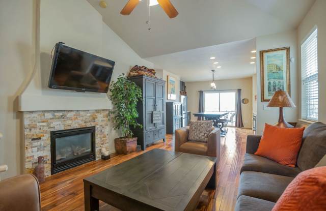 Fully Furnished 3BR with Mountain Views — All Utilities Included photos photos