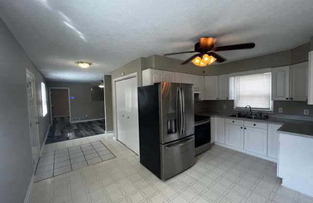 PORTLAND HOME WITH YARD photos photos