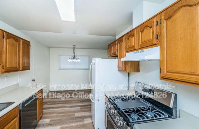 1045 27th St photos photos