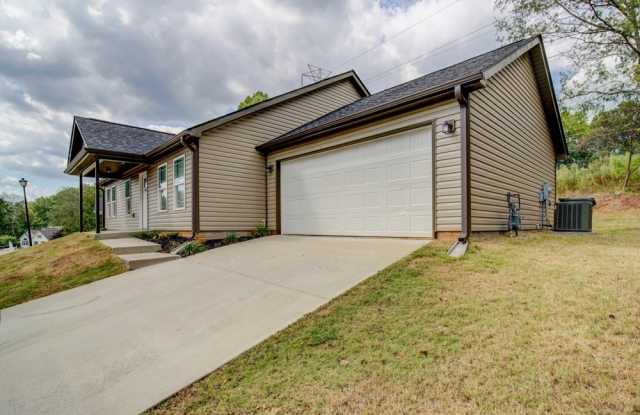 Lovely 3 BR, 2 BA Home. Conveniently Located  Between Spartanburg & Greenville, Near The Inland Port photos photos