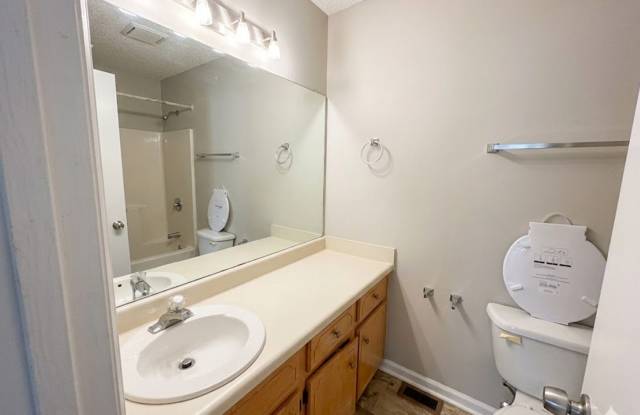 Ask about a 1/2 month for free with a one year lease! Gallery 4