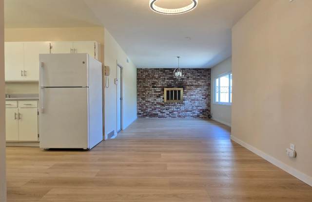 Single Family Home, Quartz Countertops, Fresh Paint, Wood Floors, New Carpet, New Windows, Patio with Yard! Gallery 4