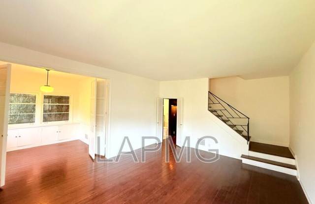 7660 Hollywood Boulevard Gallery 4
