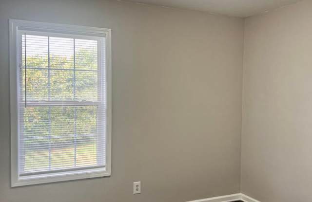 3 Bedroom Home Available off Needmore Rd Gallery 4