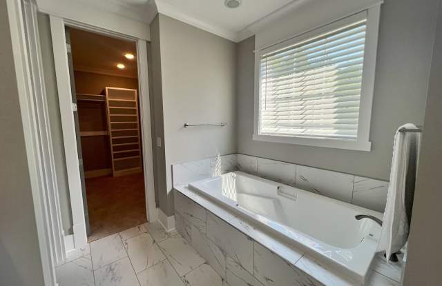 Beautiful 3-Bedroom, 2.5-Bath in Palmetto Harbor. NO PETS Gallery 3