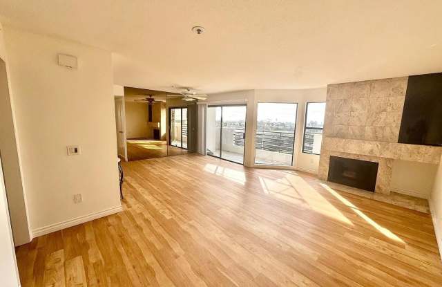 Beautiful 2 bedroom spacious Newport Beach Corner Condo with a View - 280 Cagney Lane, Newport Beach, CA 92663
