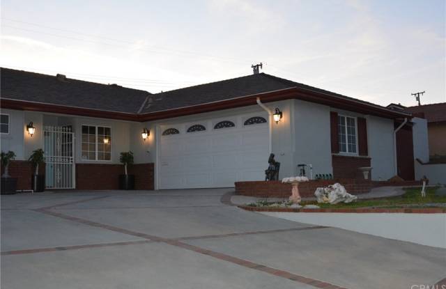 1435 Cranmer Drive Gallery 3