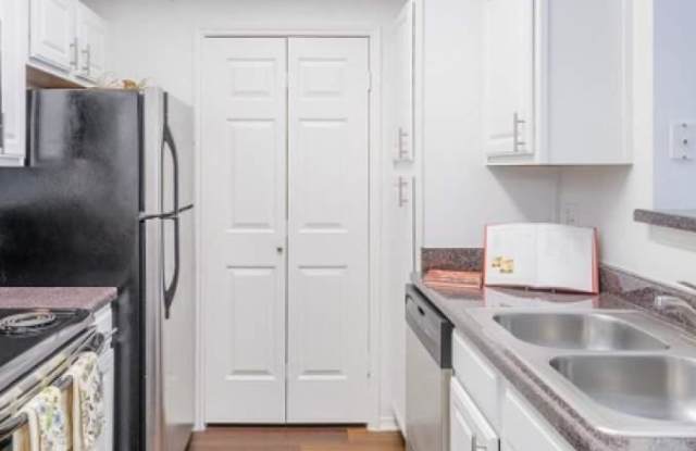 5832 Brodie Ln Gallery 3