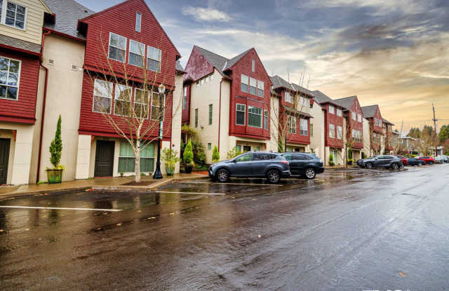 Exquisite European Style Townhome in Downtown Lake Oswego! Tons of upgrades, Bonus Loft  W/S/G INCLUDED! - 538 2nd Street, Lake Oswego, OR 97034