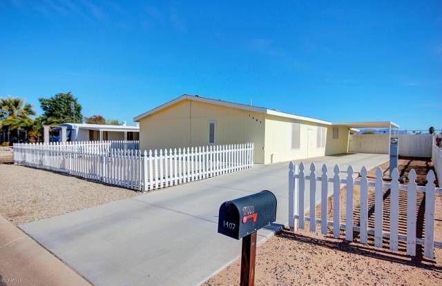 Nice 3 bed 2 bath modular home in East Mesa! Gallery 4