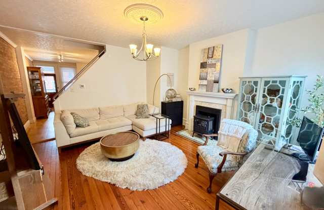 2 bedroom brick townhouse Gallery 4
