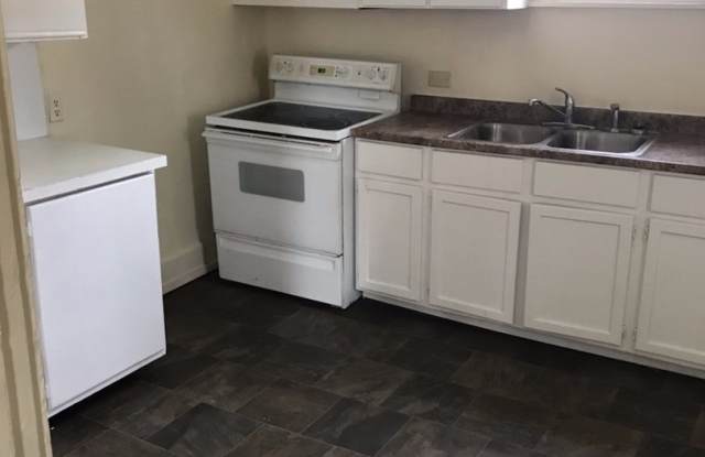 2 bedrooms 1 bath Gallery 3
