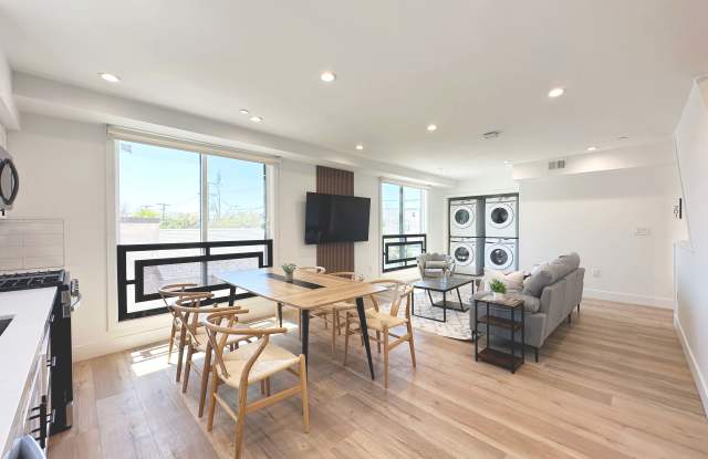 2909 Kenwood Avenue - Co-Living Housing Gallery 2