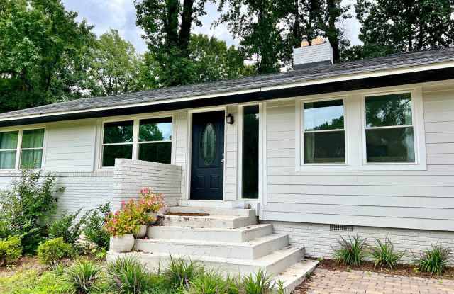 3 bed 2 bath Single Family Home - Located between Southend, SouthPark  Myers Park photos photos