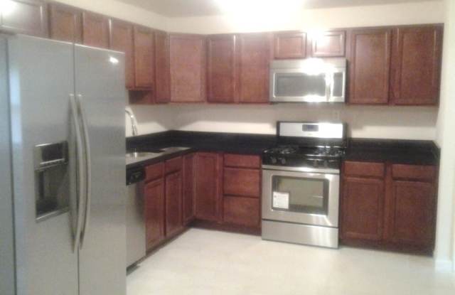 Beautiful and spacious 5 BR/2BA minutes from UMD campus Gallery 3