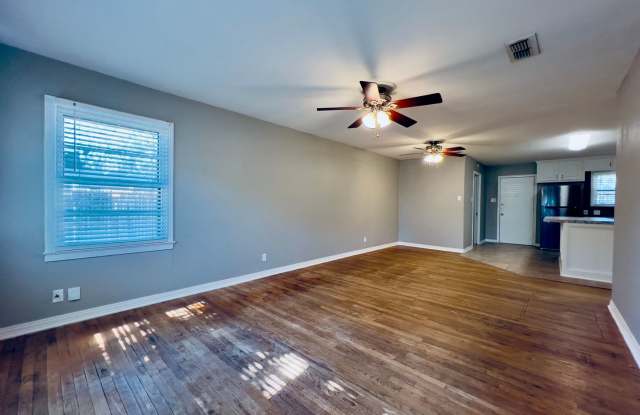 Recently Remodeled 3 Bedroom! Gallery 4