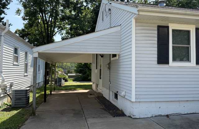 Comfortable 2-Bedroom Home with Covered Parking Gallery 3