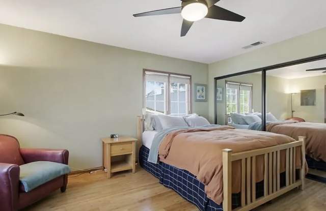 1059 Agate St Apt A photos photos