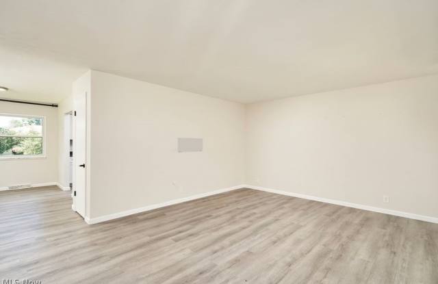 432 Mackinaw Avenue Gallery 3