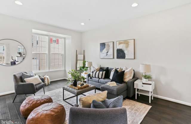 7610 GOLDEN SLUMBER Lane Gallery 3