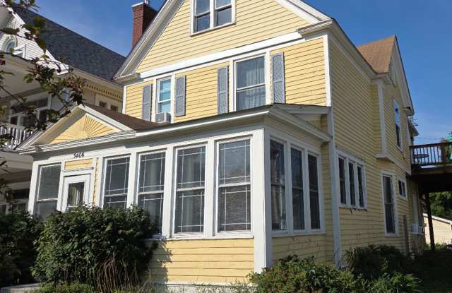 Large Main floor Duplex (1 Bed) Close to Uptown photos photos