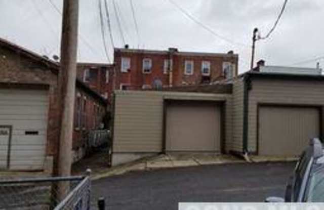320 warren Street Gallery 2