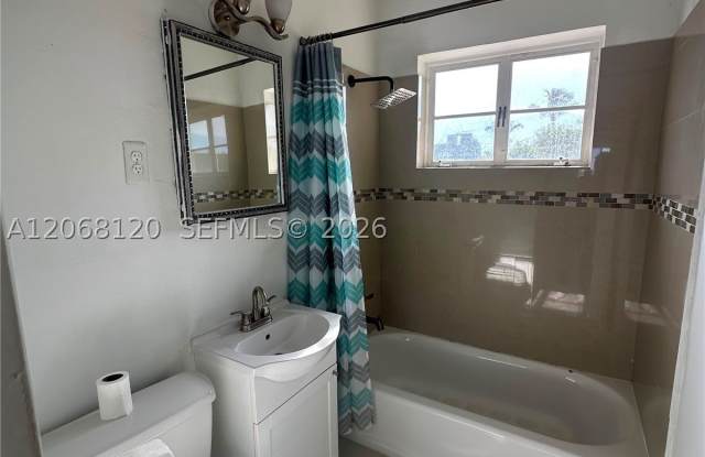 8340 Crespi Blvd Gallery 2