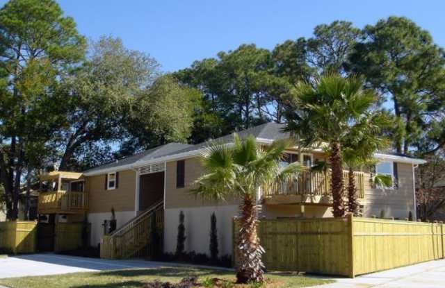 2B/2B Beach side Flats for rent in Atlantic Beach... Close to beach, shopping and dining! - 119 Poinsettia Street, Atlantic Beach, FL 32233 2B/2B Beach side Flats for rent in Atlantic Beach... Close to beach, shopping and dining! - 119 Poinsettia Street, Atlantic Beach, FL 32233