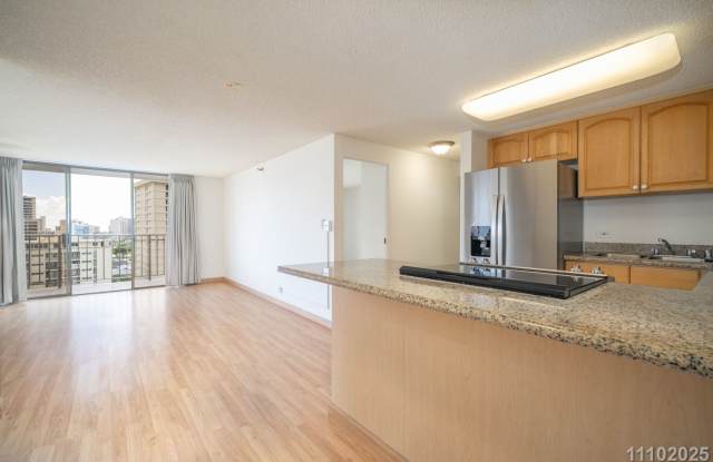 Move-In Ready  Conveniently Located 2BR / 1BA / 1PKG PARKSIDE TOWER – MCCULLY Gallery 4