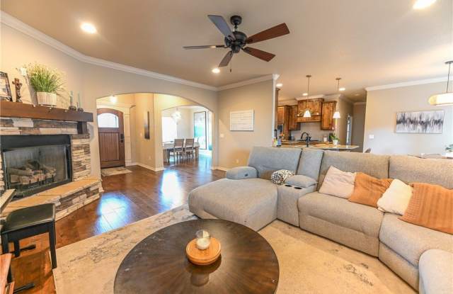 5824 W Persimmon Street Gallery 4