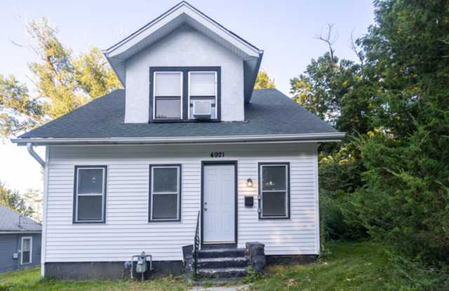 A Spacious and Inviting 3BD/1.5BA Single Family Home photos photos