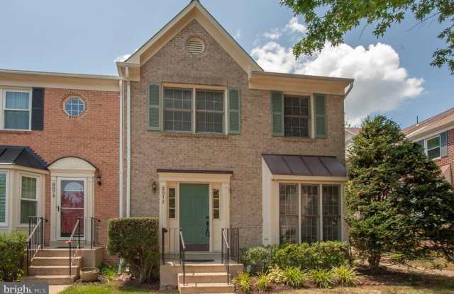 8072 SKY BLUE DR - 8072 Sky Blue Drive, Newington, VA 22315