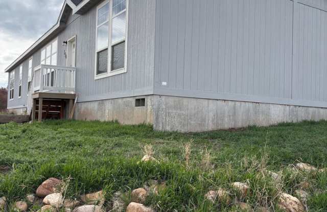 AMAZING 4 BEDROOM HOME NEAR BEAR LAKE IN PARIS, IDAHO! - Month to Month Lease Only Gallery 4